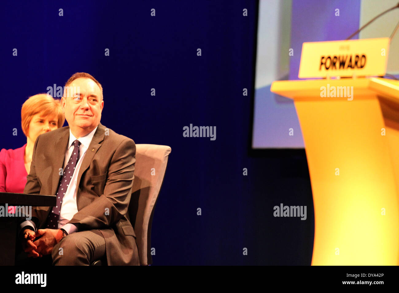 Weiter mit Alex Salmond MSP, Parteiführer bei der SNP-Frühjahrstagung im Exhibition and Conference Centre (AECC) 2014. Dies ist die letzte formelle Versammlung vor dem Referendum am 18th. September, in dem ein Ja-Votum für die Unabhängigkeit Schottlands geführt wird. Die Konferenz anlässlich des 80th. Jahrestages der Gründung der Partei folgt auf die Veröffentlichung von ‘Schottlands Zukunft, einem detaillierten Plan für eine Regierung der schottischen Nationalpartei, die mit den neuen Mächten liefern soll. Stockfoto