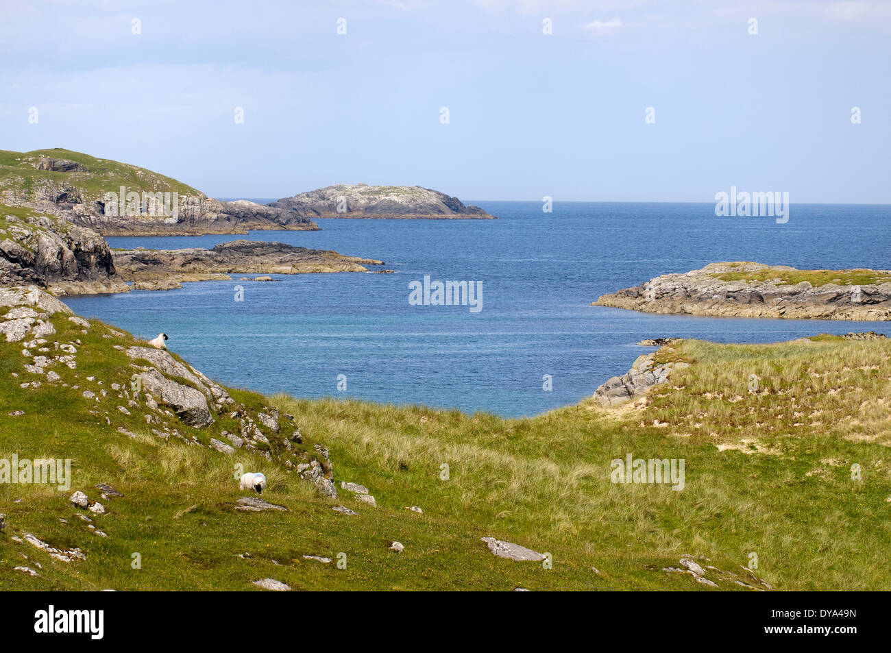 Blick entlang der Atlantikküste von Little Bernera Stockfoto