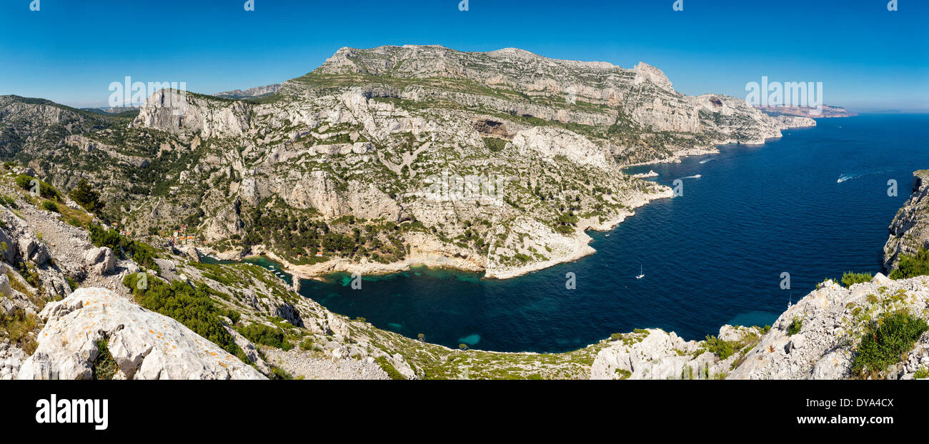 Calanque de Morgiou Calanque Bucht Felslandschaft Wasser Sommer Berge Meer Mittelmeer Marseille Bouches du Rhone Franken Stockfoto