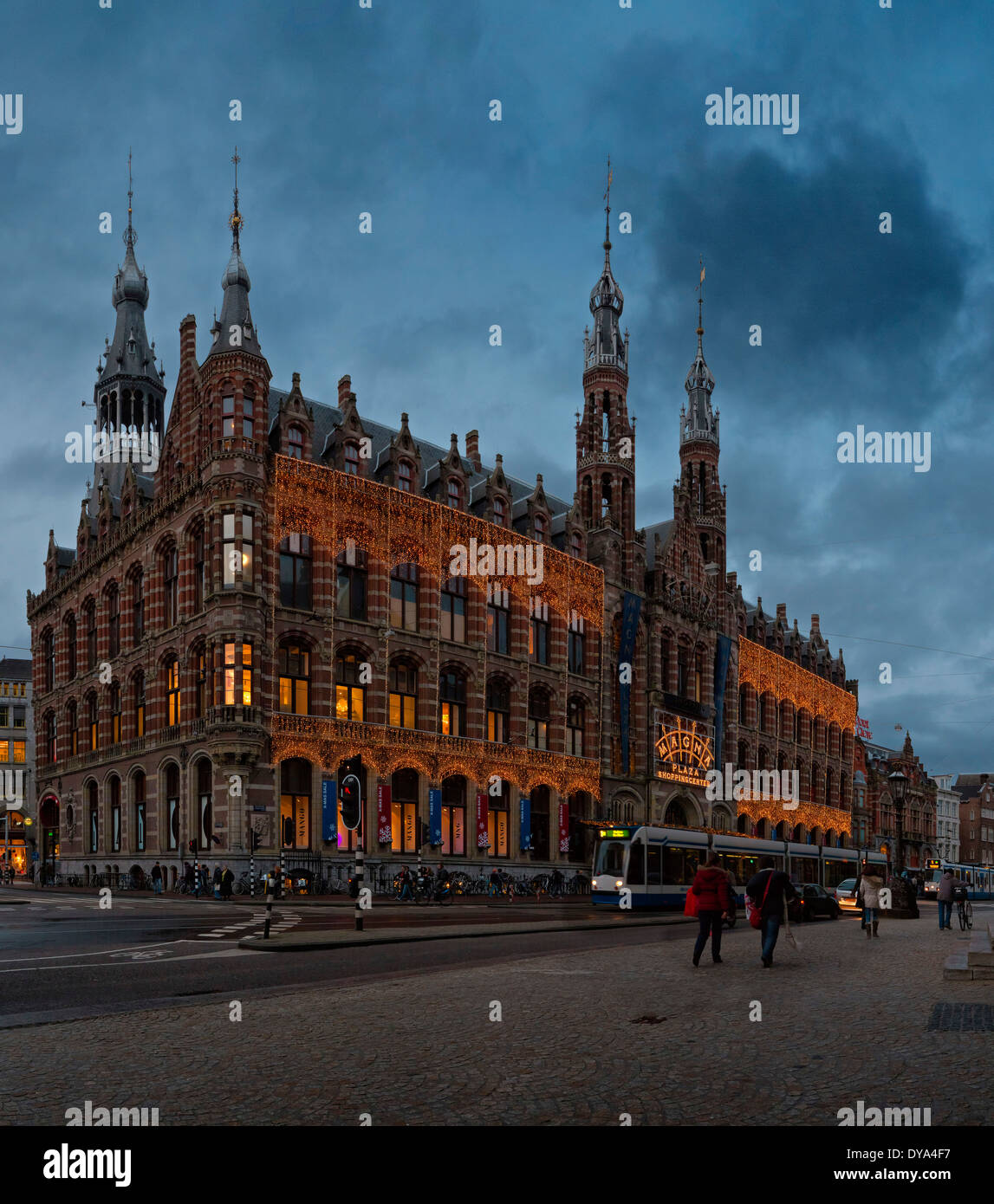 Niederlande, Holland, Europa, Amsterdam, Noord-Holland, Dorf, Stadt, Menschen, Abend, Nacht, Weihnachten, Magna Plaza, winter Stockfoto