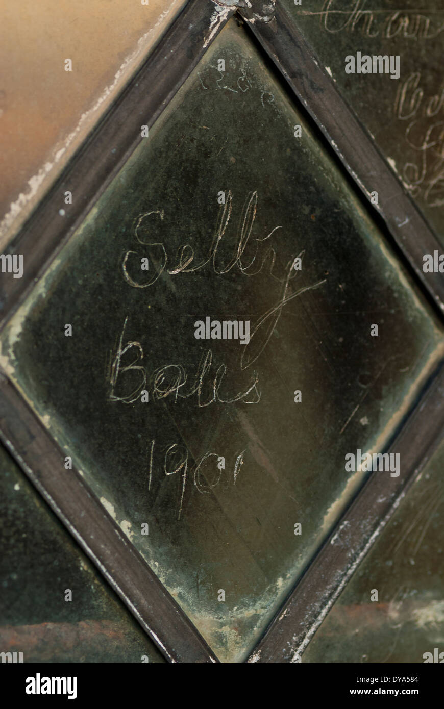 Signatur auf Glas Fenster Selby Kugeln 1901 Stockfoto