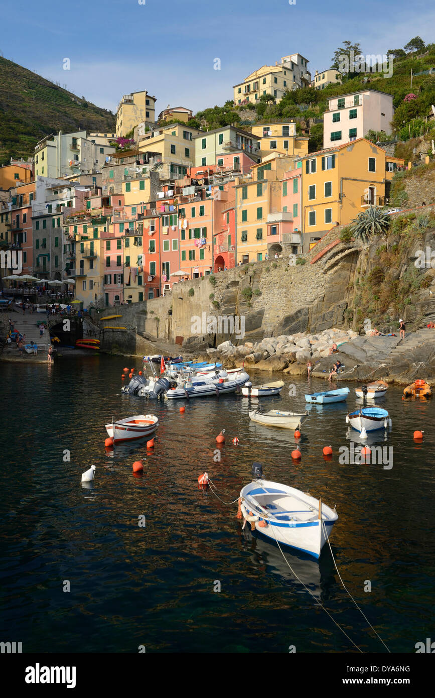 Europa Mittelmeer Riviera italienische Italien Cinque Terre-Vernazza-Deck Veranda Avenue Reihenhaus Haus Urlaub gelbe Balkon, Stockfoto