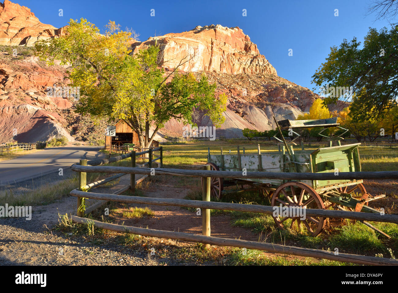 USA-Amerika-USA-Utah-Colorado-Plateau südlichen Capitol Reef National Park Laub Fruita Wagen Hof Weide Klippe, Stockfoto