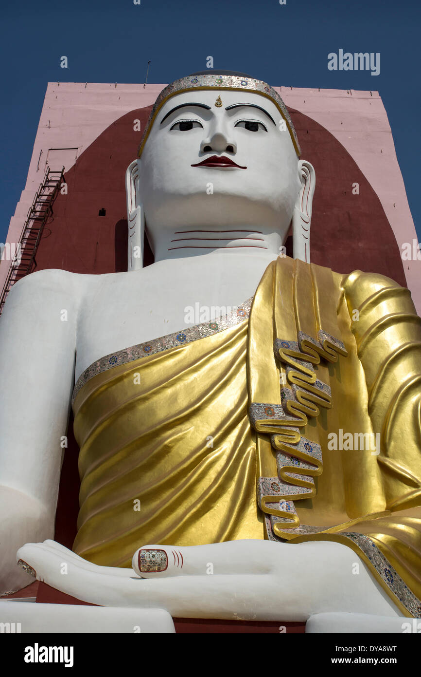 Myanmar Burma Asien Pegu Architektur Buddha Buddhismus bunte Gesicht Pagode golden Religion Tourismus touristische Reisen Stockfoto
