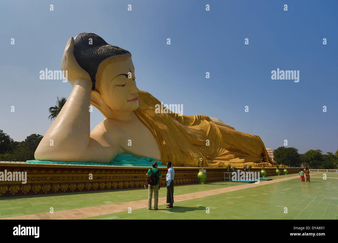 Myanmar Burma Asien Pegu Architektur große Buddha Buddhismus bunten exotischen Religion touristische Reisen Tourism Shwethalyaung R Stockfoto