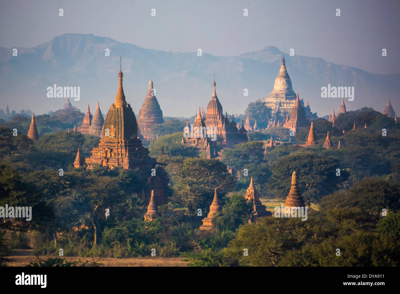 Architektur, Bagan, Mandalay, Myanmar, Burma, Asien, berühmte, Geschichte, Skyline, Sonne, Sonnenaufgang, Tempel, Tourismus, Tourismus, Reisen Stockfoto