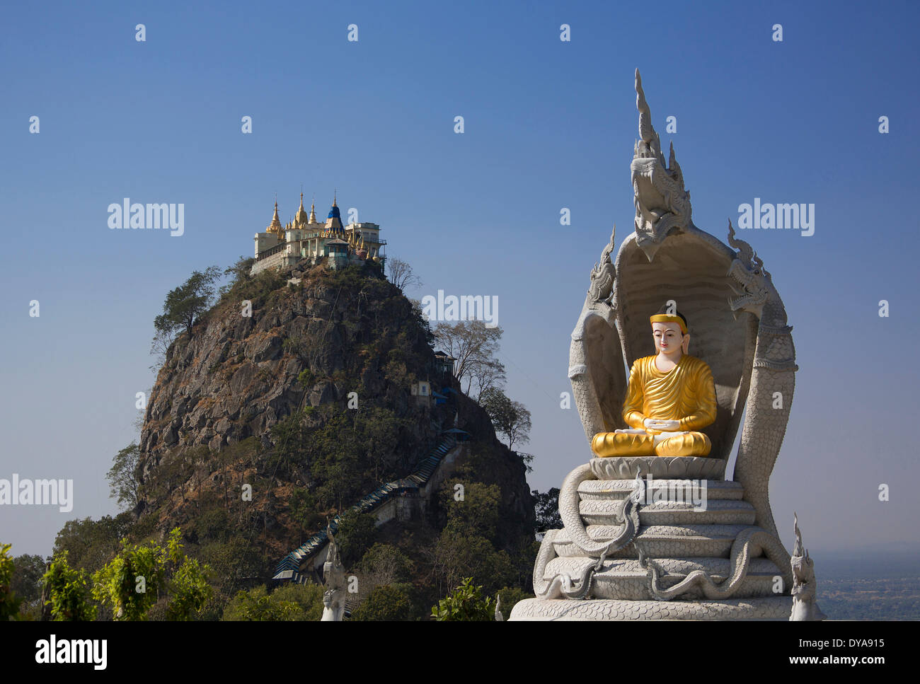 Myanmar Mandalay Burma Asien Mount Popa Taung Talat Architektur Buddha Buddhismus Cobra bunten exotischen Berg mount Skyline s Stockfoto