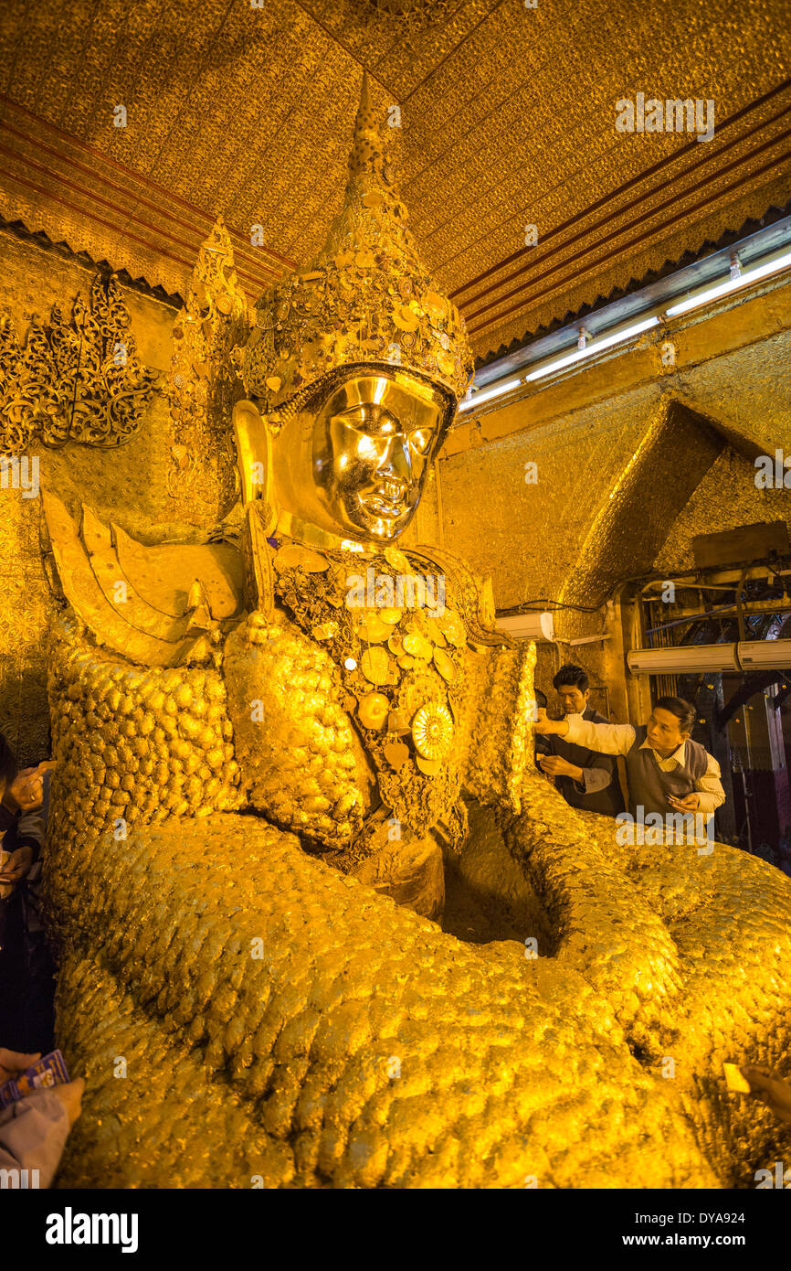 Mahamuni Mahamuni Paya Mandalay City Myanmar Burma Asien Buddha Buddhismus Glauben bekannte gold goldene Bild Goldene Pagode Mehrzahl Stockfoto
