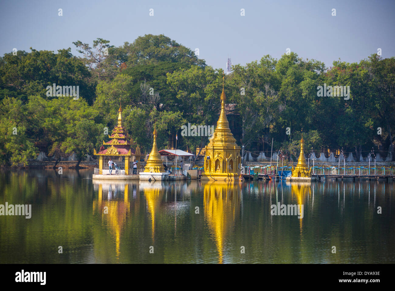 Myanmar Burma Asien Meitila Architektur Stadt bunte goldenen See Landschaft Goldene Pagode Reflexion touristische Reisen Stockfoto