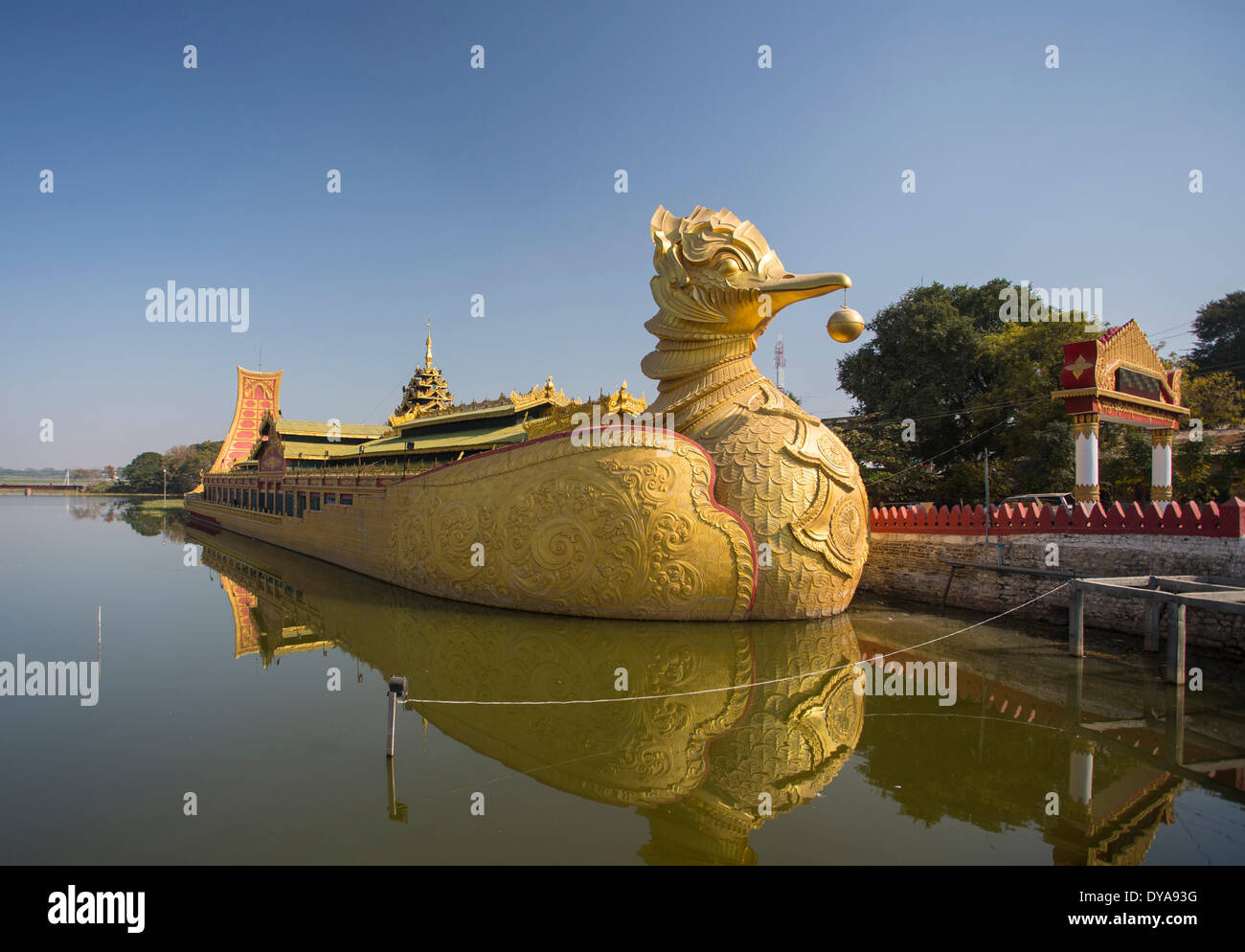 Myanmar Burma Asien Meitila Architektur Boot Stadt bunte berühmten goldenen See Landschaft Restaurant touristische traditionelle t Stockfoto
