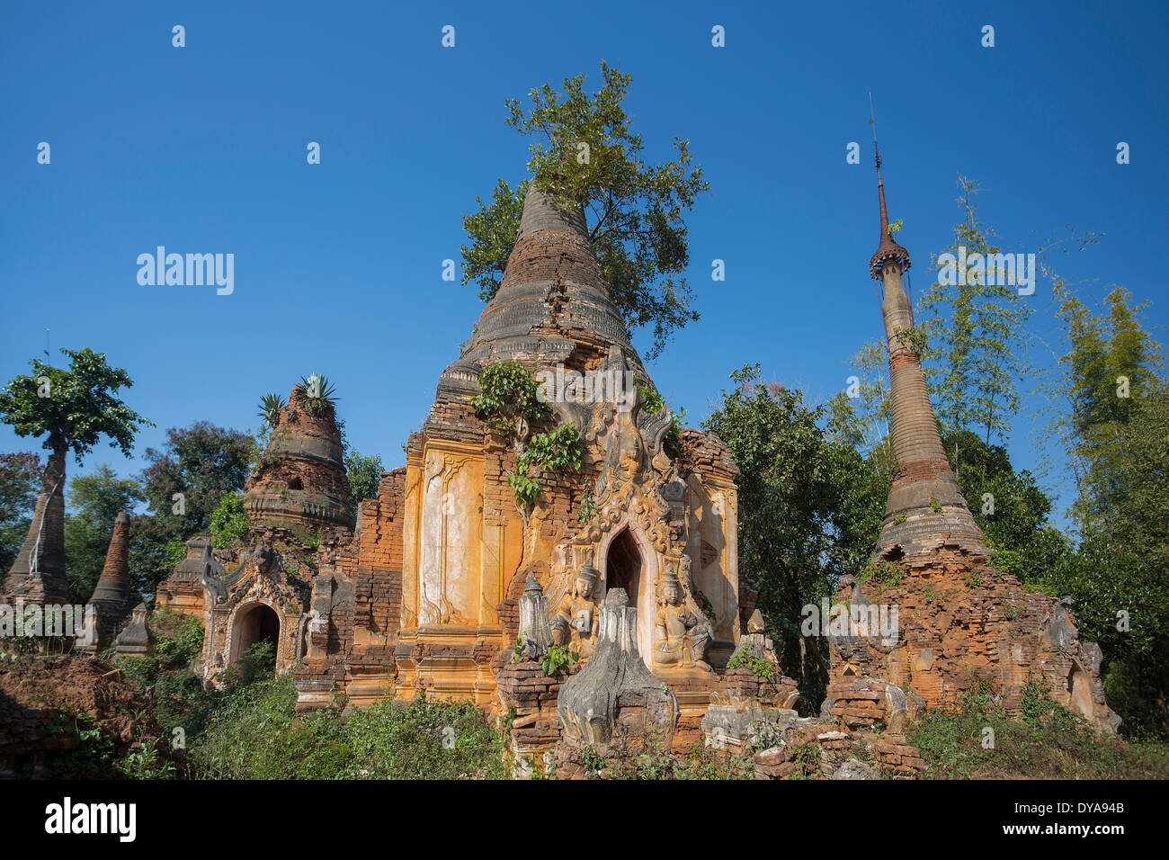 Indeinn, Inle, Myanmar, Burma, Asien, Stupas, Hügel, bunte, berühmt, Geschichte, Natur, alte, Ruinen, Stupas, Tourismus, Reisen Stockfoto