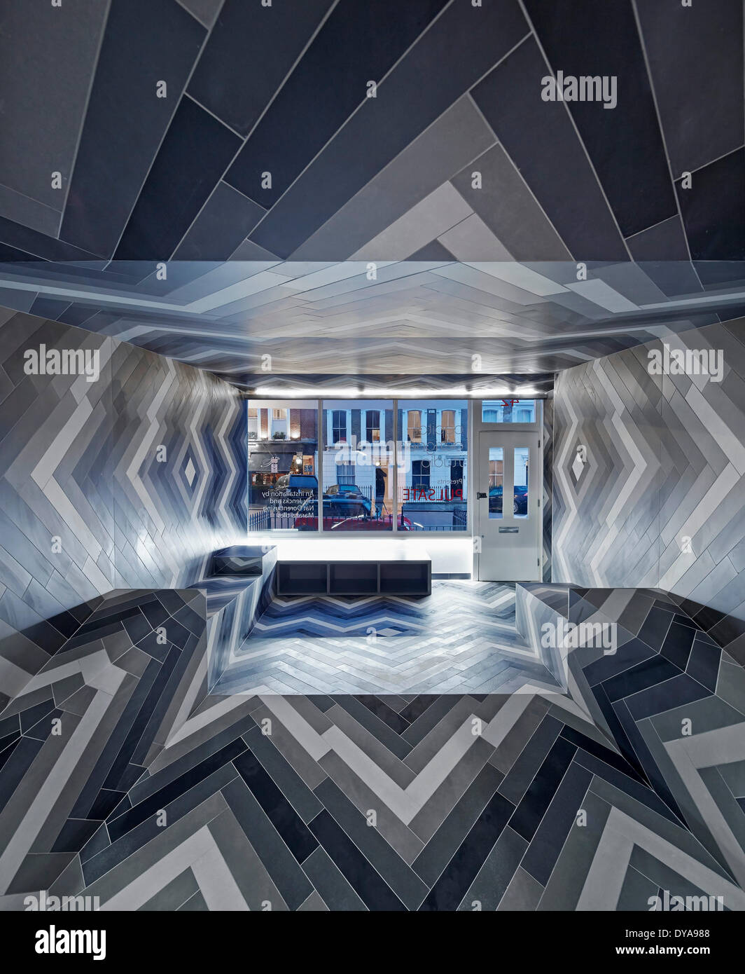 Pulsieren Sie, Pop-up-Montage, London, Vereinigtes Königreich. Architekt: Lily Jencks + Nathanael Dorent, 2013. Stockfoto