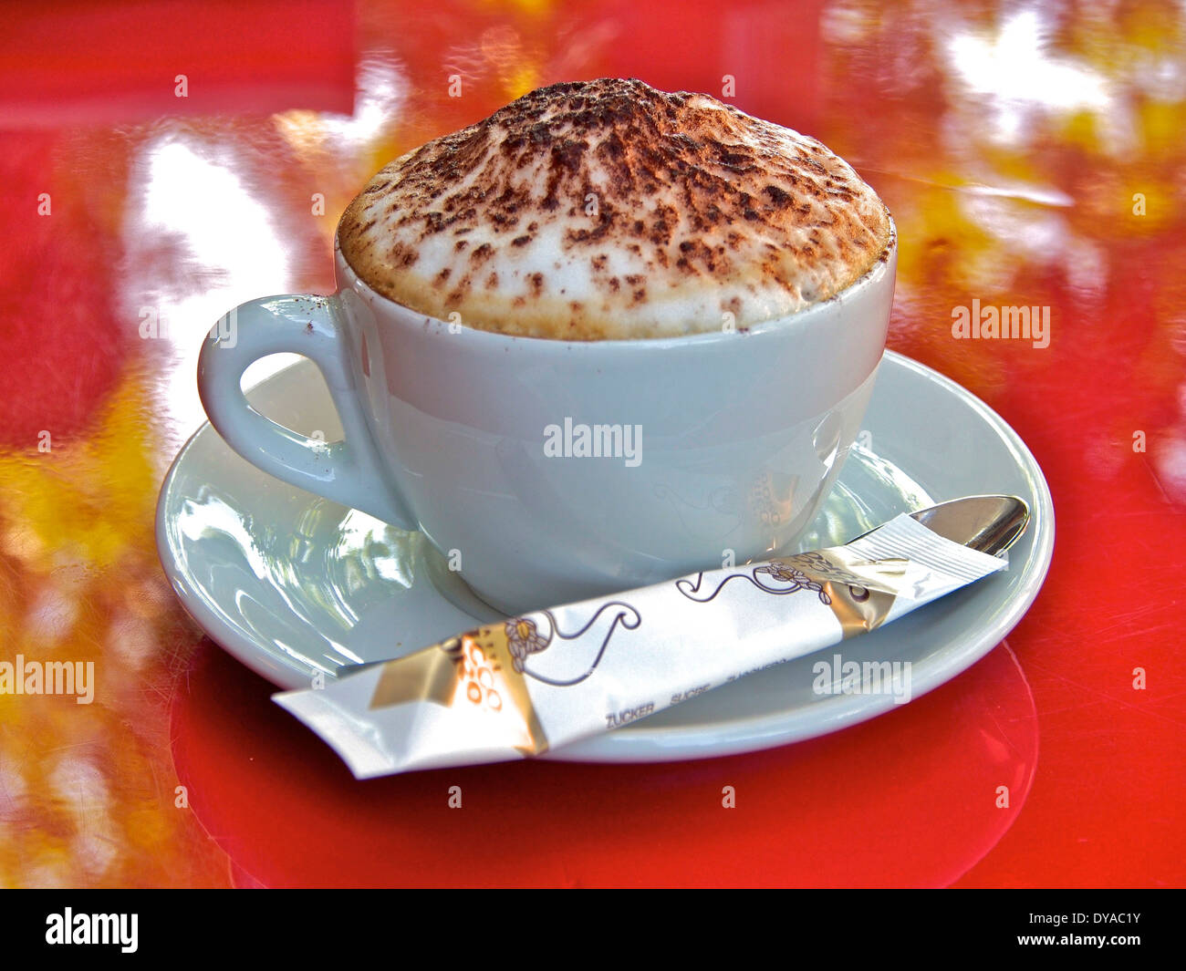 Cappuccino, Kaffee, Essen, Getränk, Croissant, Brot, Tasse, Teller, Stockfoto