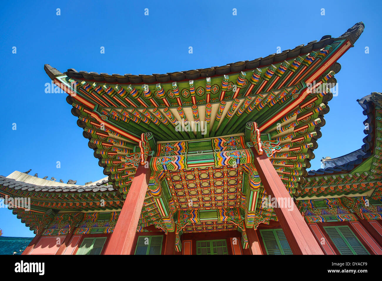 Welterbe, Gyeongbokgung, Korea, Seoul, Asien, Architektur, Decke, bunte, Geschichte, Schloss, Tourismus, Reisen, Unesco Stockfoto