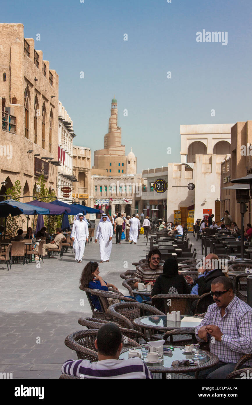 Doha-islamischen Kultur Katar Nahost Souk Wakif Architektur Café Zentrum Markt alte Fußgängerzone Stadtmenschen Terrasse Tourist Stockfoto