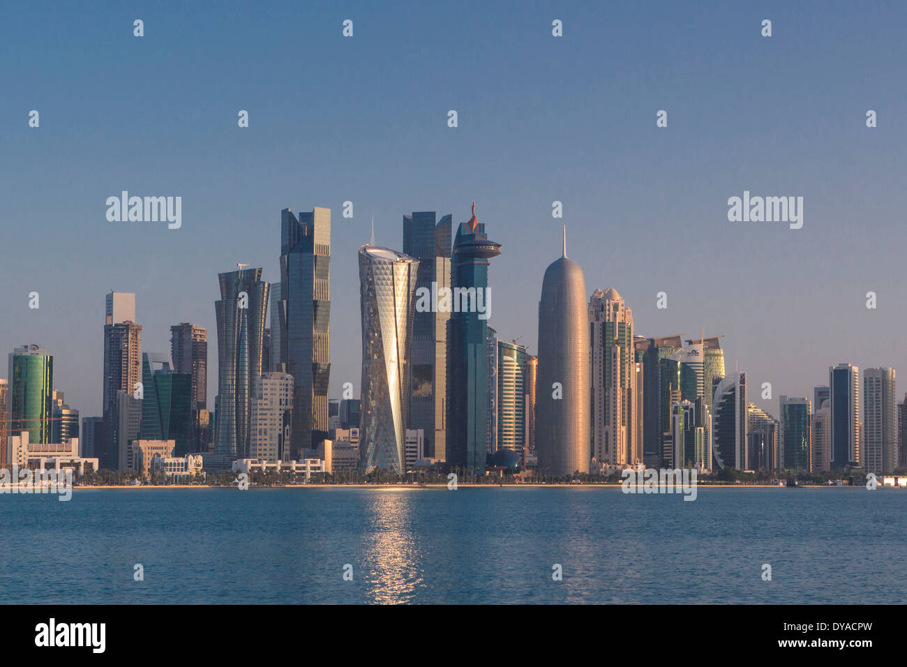 Doha Katar Middle East West Bay Architektur Bucht ruhig bunte Wirtschaft futuristische beeindruckende morgen neue Skyline Stadtrundfahrt Stockfoto