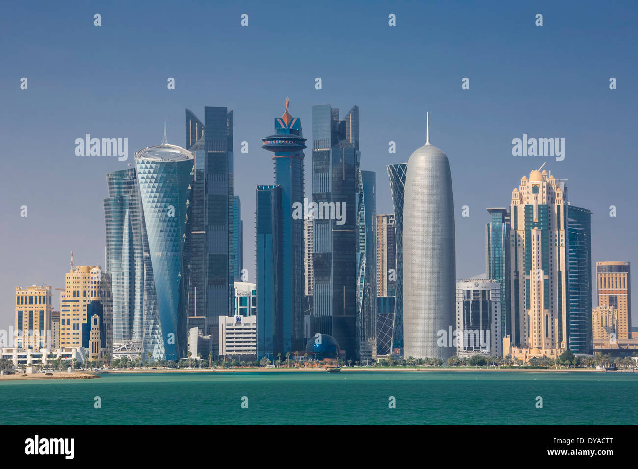 Doha, Katar, Nahost, Architektur, Bucht, Stadt, bunt, Corniche, futuristisch, Skyline, touristische, Reisen, West Bay Stockfoto