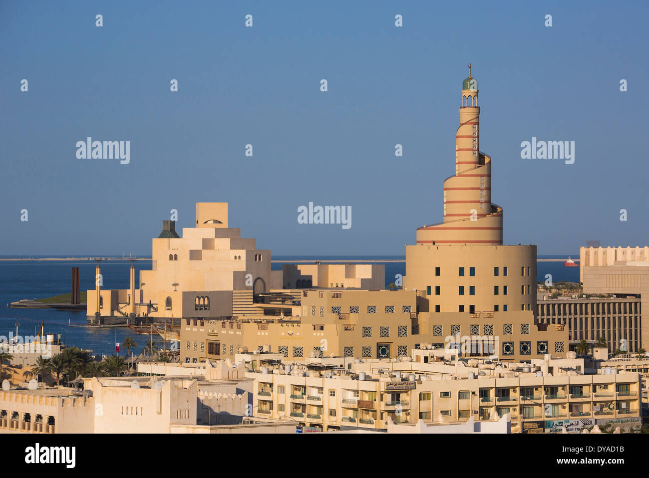 Doha Qatar Nahost Architektur Mittelstadt islamischen Minarett Moschee Museum alte Skyline Symbol touristische Turm Reisen ist Stockfoto