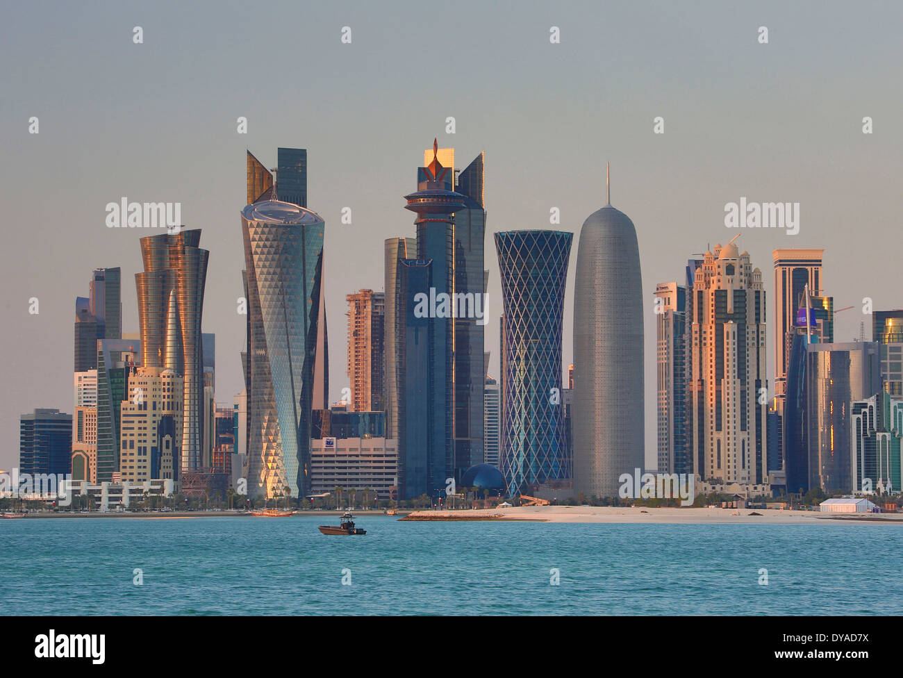 Al Bidda Burj Doha Katar Nahost World Trade Center Architektur Bay City Farbe bunte Corniche futuristische Skyline s Stockfoto