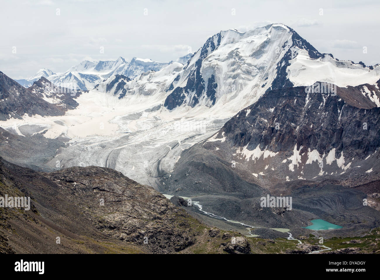 Gletscher und Liebe-förmigen See. Kirgistan Stockfoto