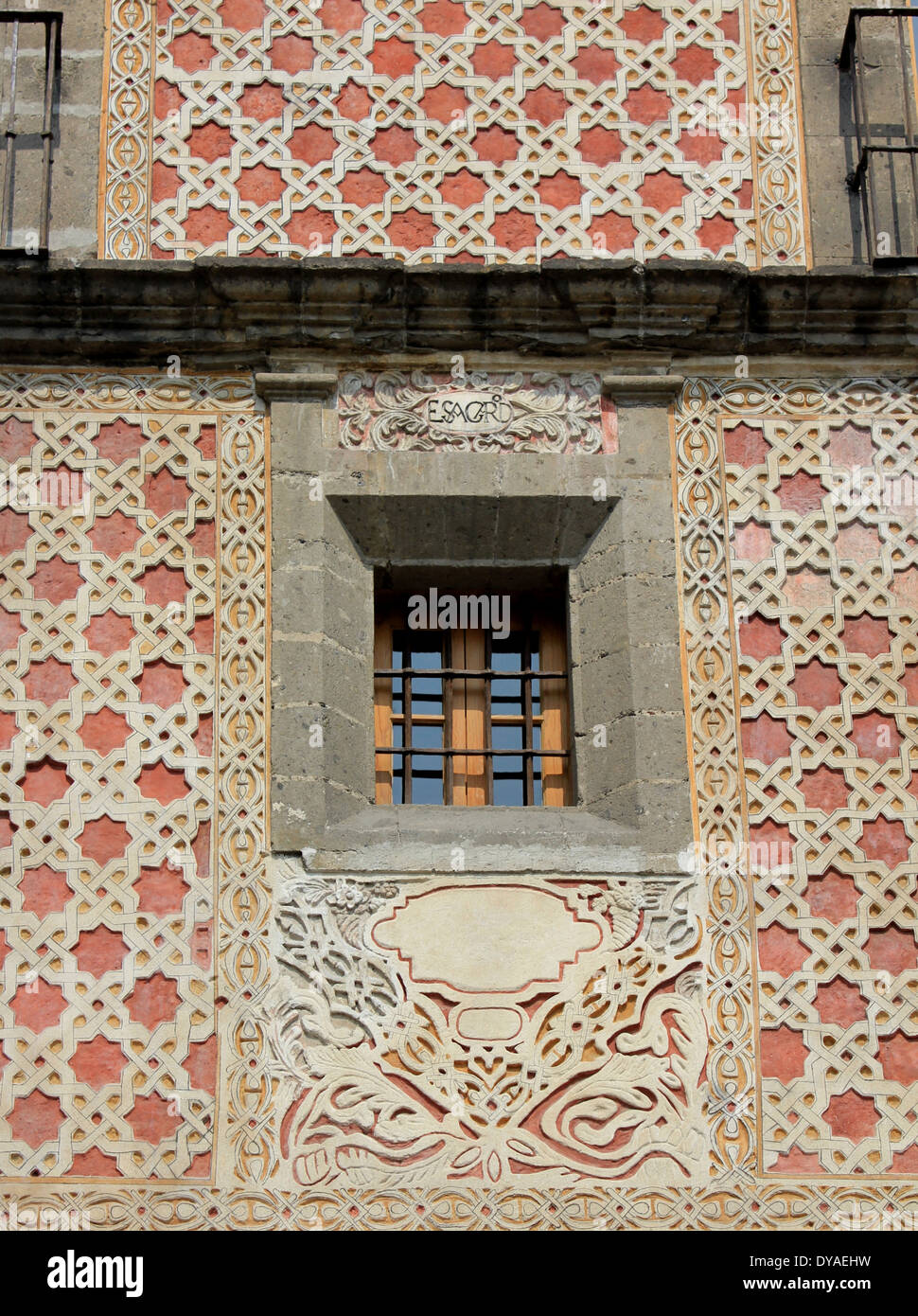 Gemusterte Fassade eines historischen Gebäudes im Centro Historico, Mexiko-Stadt, Mexiko Stockfoto