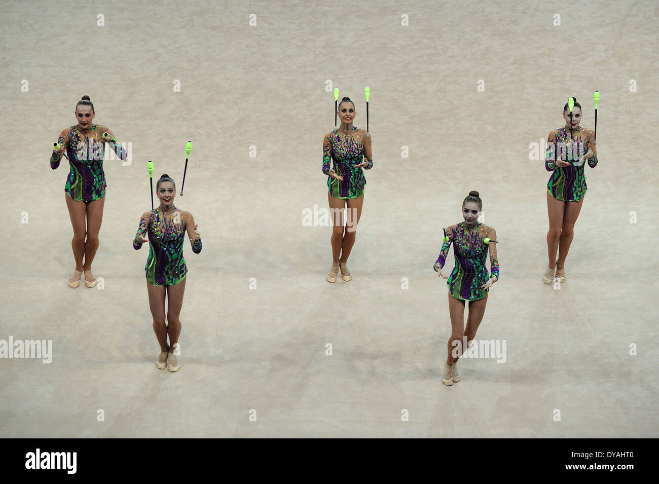 Pesaro, Italien. 11. April 2014. Die FIG rhythmische Gymnastik World Cup Serie. Die Gruppe der Ukraine in Aktion. Bildnachweis: Aktion Plus Sport/Alamy Live-Nachrichten Stockfoto