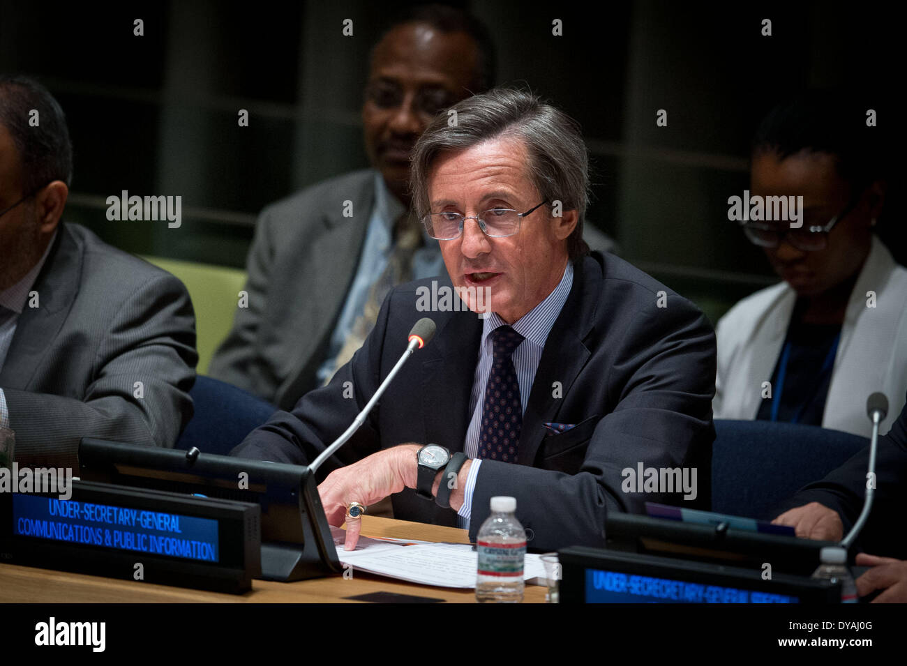 (140411)--New York, 11. April 2014 (Xinhua)--Peter Launsky-Tieffenthal, Untergeneralsekretär der Vereinten Nationen für Kommunikation und Öffentlichkeitsarbeit, spricht bei dem Start von der 2014 Wirtschaftsbericht über Afrika, im UN-Hauptquartier in New York am 11. April 2014. Veröffentlicht am Freitag von den Vereinten Nationen und der Afrikanischen Union, nannte den Bericht auf dem afrikanischen Kontinent seine wirtschaftliche Entwicklungsstrategien auf Industrialisierung, besonders über die Mittel zur Formulierung und Umsetzung von effektiven Industriepolitik zu konzentrieren. (Xinhua/Niu Xiaolei) Stockfoto