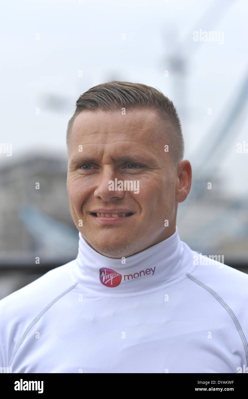 London, UK. 11. April 2014. David Weir (GBR) bei einem Fototermin vor der Virgin London-Marathon, wenn er für eine siebte Rekordsieg gehen wird. Wenn er Sieg sichert würde es ihn den größte Rollstuhl Racer in der Geschichte machen. Bildnachweis: Michael Preston/Alamy Live-Nachrichten Stockfoto