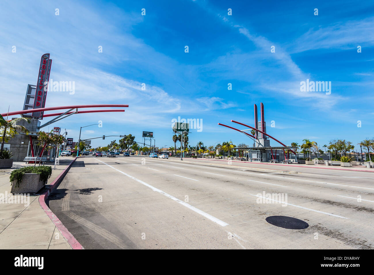 El Cajon Boulevard Transit Plaza Gateway (von Paul Hobson). San Diego, California, Vereinigte Staaten von Amerika. Stockfoto