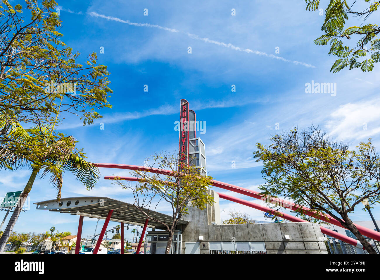 El Cajon Boulevard Transit Plaza Gateway (von Paul Hobson). San Diego, California, Vereinigte Staaten von Amerika. Stockfoto