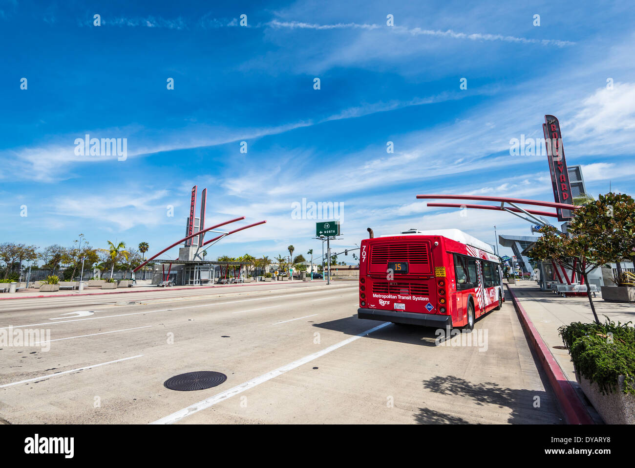 El Cajon Boulevard Transit Plaza Gateway (von Paul Hobson). San Diego, California, Vereinigte Staaten von Amerika. Stockfoto