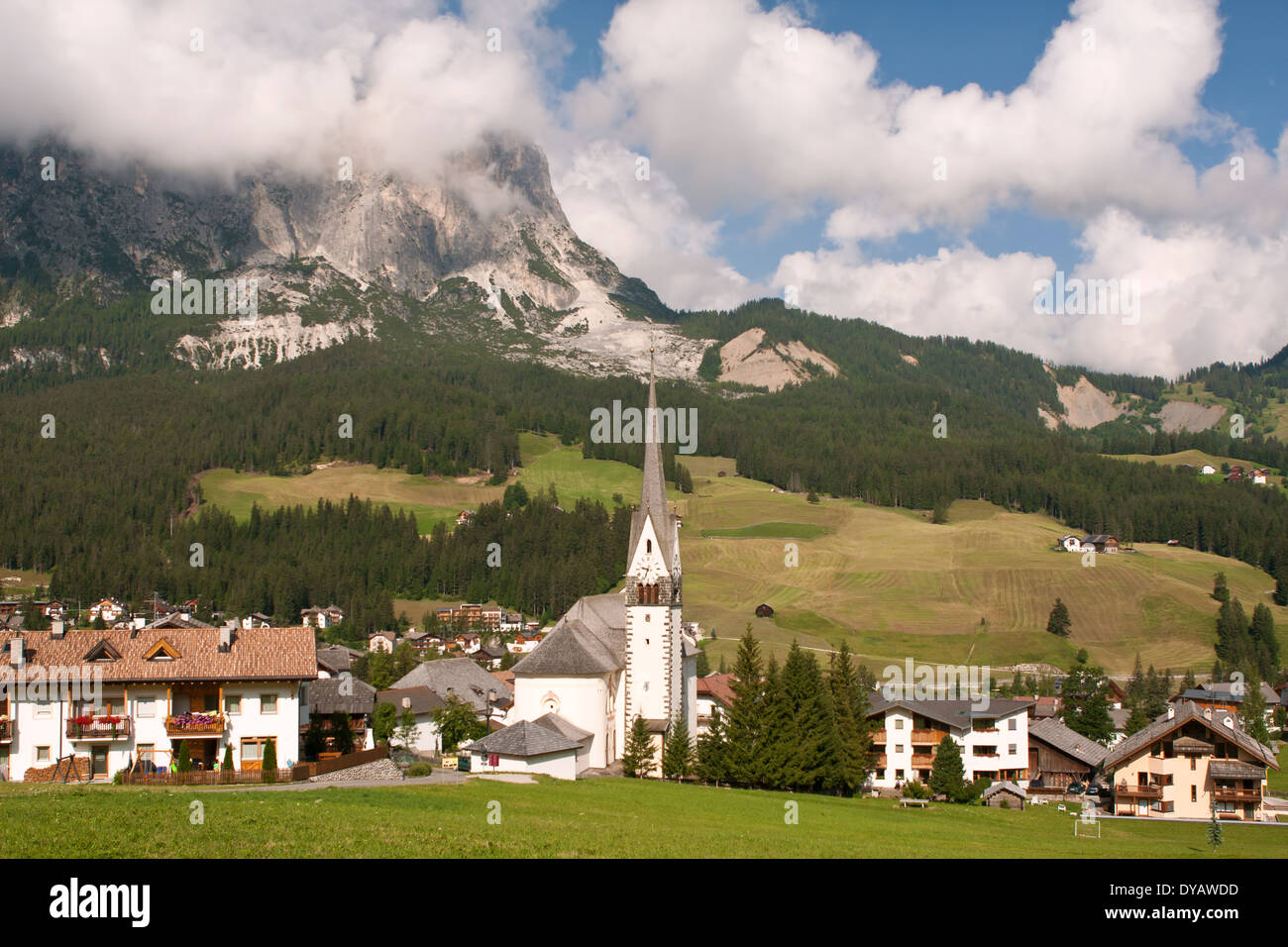 Dorfes Badia in Italien - Dolomiten Stockfoto