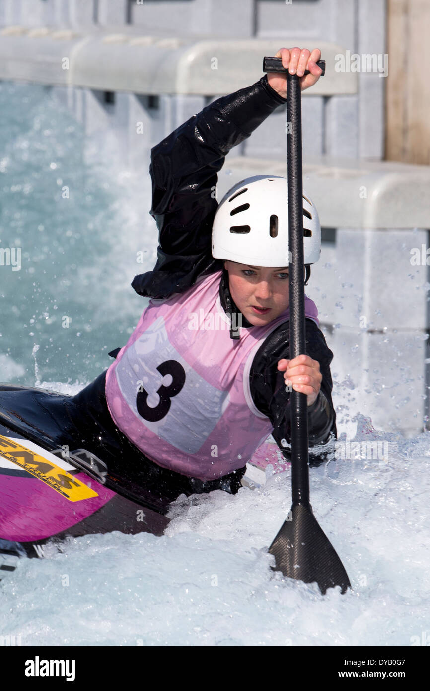 Jasmin ROYLE, eine endgültige C1 Frauen GB Kanu Slalom 2014 Auswahl Studien Lee Valley White Water Centre, London, UK Stockfoto