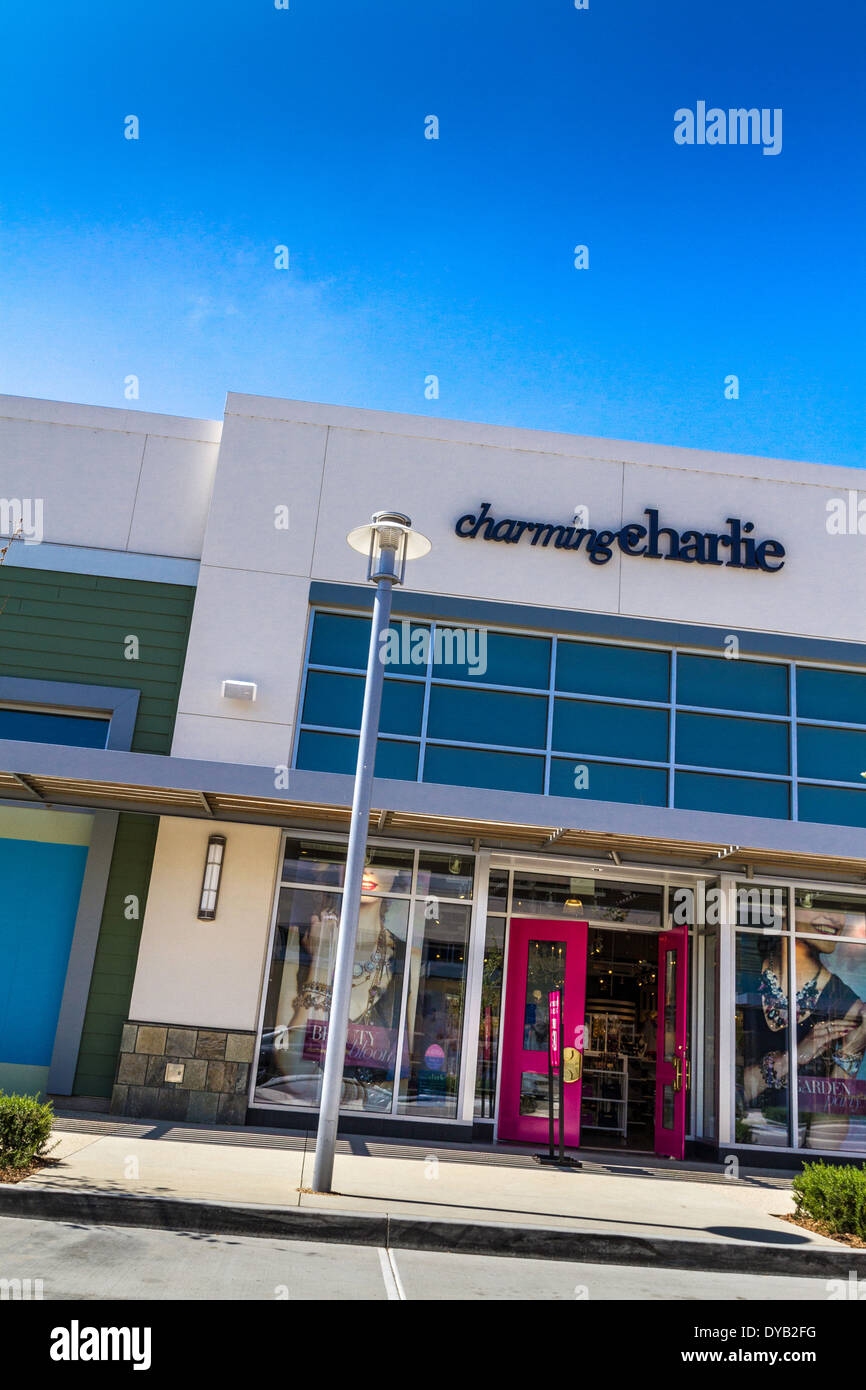 Ein Charming Charlie Geschäft im Outdoor-Einkaufszentrum namens The Collection in Oxnard, Kalifornien Stockfoto