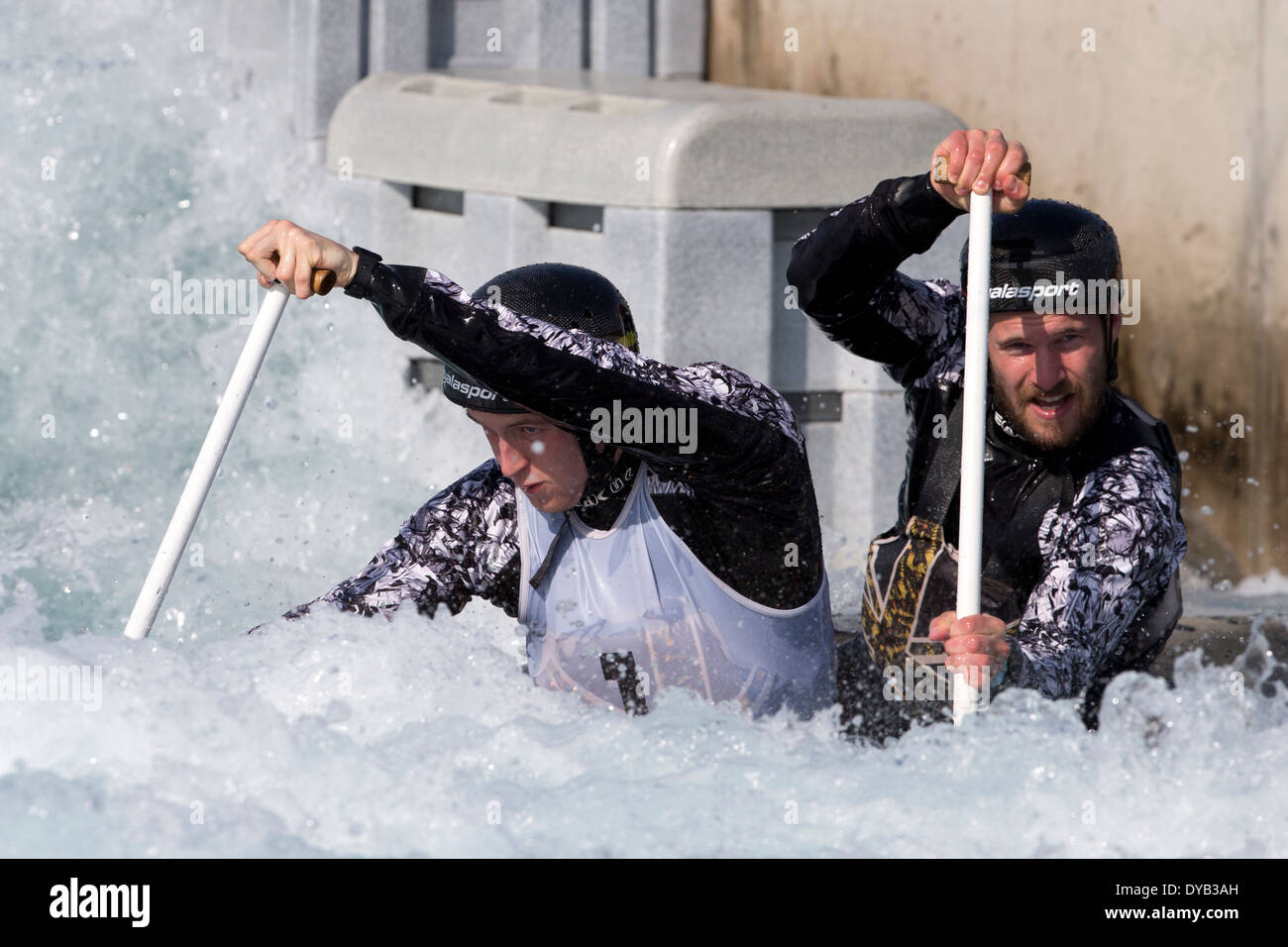 Rhys DAVIES & Matt LISTER, eine endgültige C2 Männer GB Kanu Slalom 2014 Auswahl Studien Lee Valley White Water Centre, London, UK Stockfoto