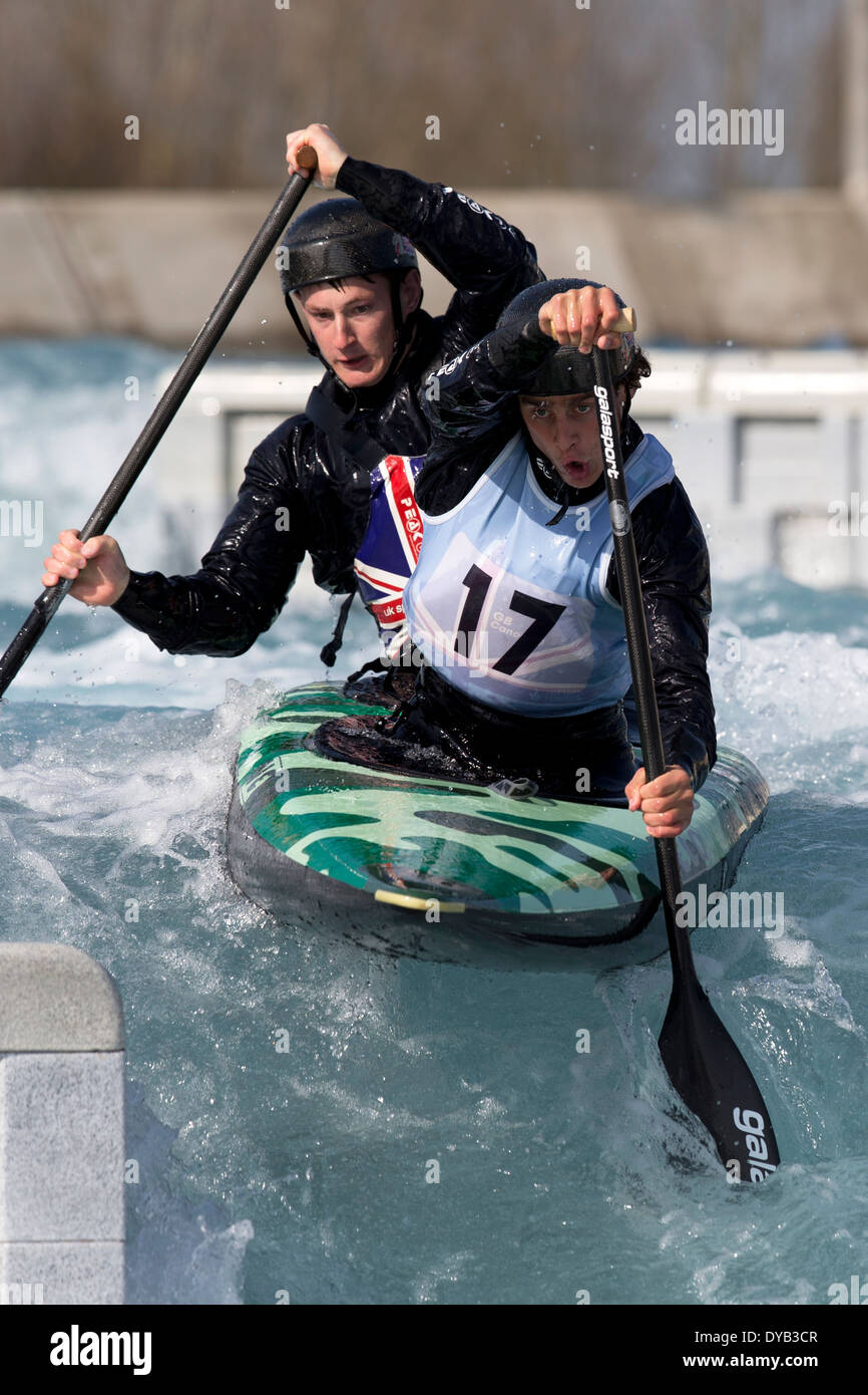 Adam BURGESS & Greg PITT, eine endgültige C2 Männer GB Kanu Slalom 2014 Auswahl Studien Lee Valley White Water Centre, London, UK Stockfoto