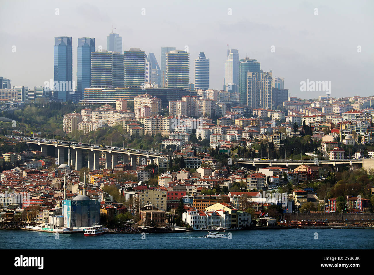 Alte und moderne Seite von Istanbul zusammen Stockfoto