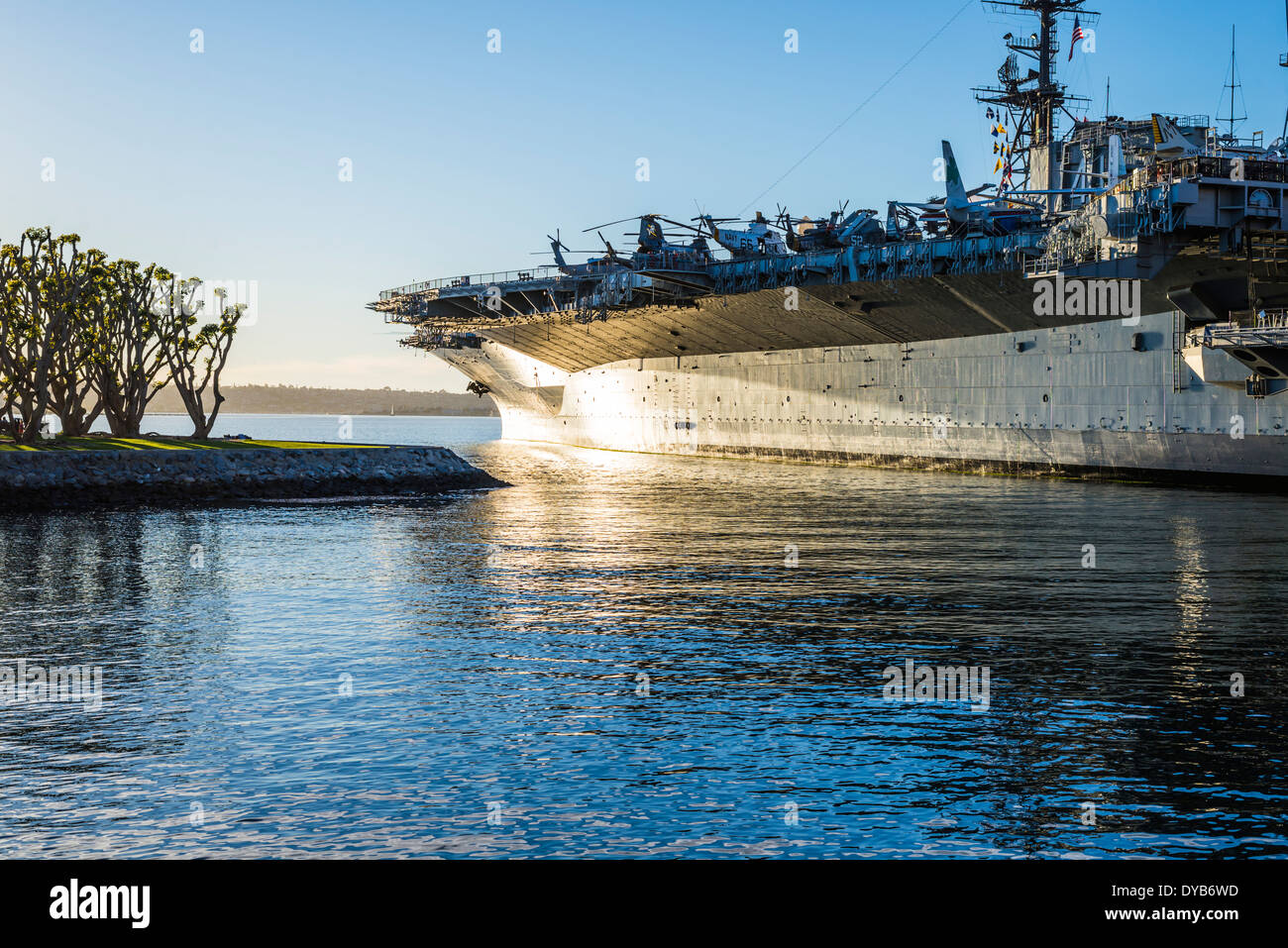 USS Midway Museum am Tuna Harbor Park. San Diego, California, Vereinigte Staaten von Amerika. Stockfoto