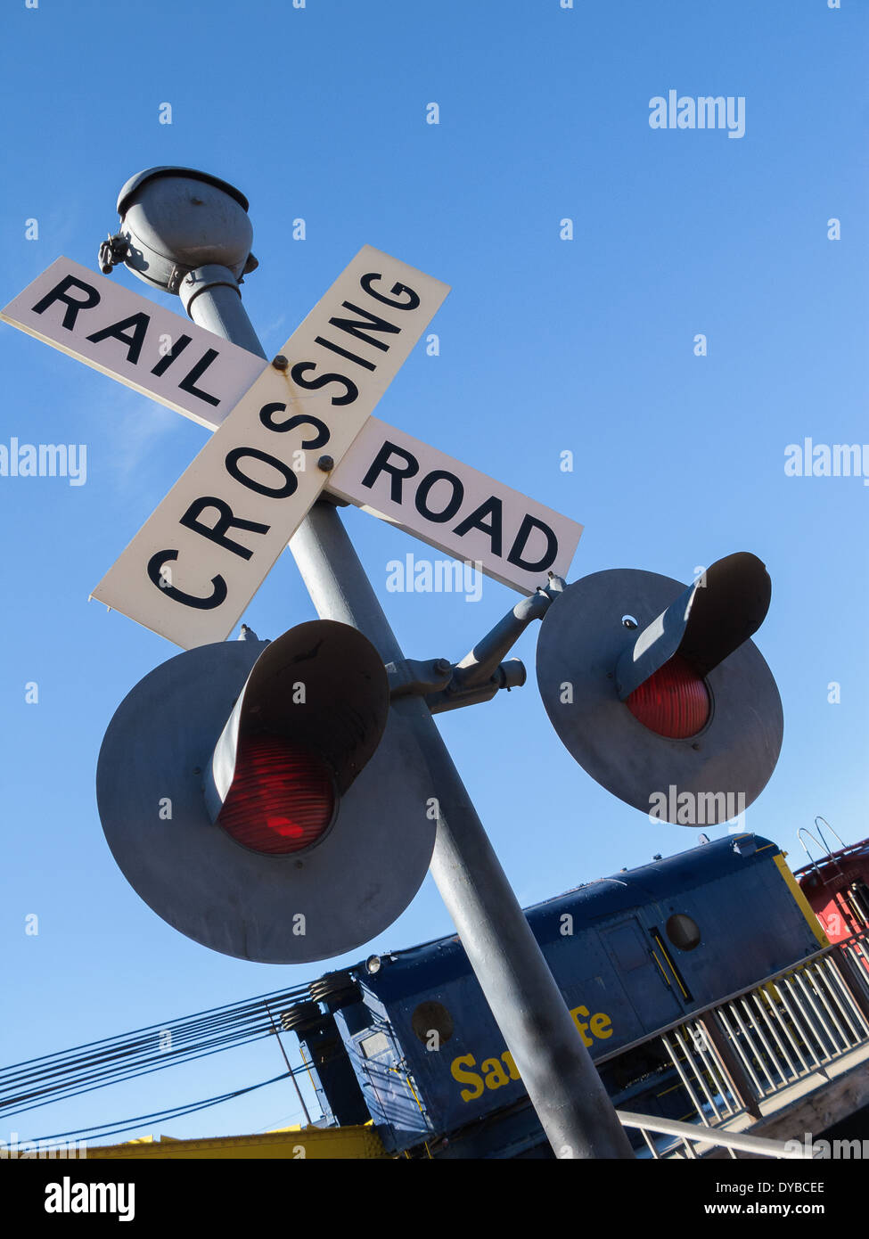 Railroad Crossing Schild am First St Weg Park, Winslow, Arizona USA Stockfoto
