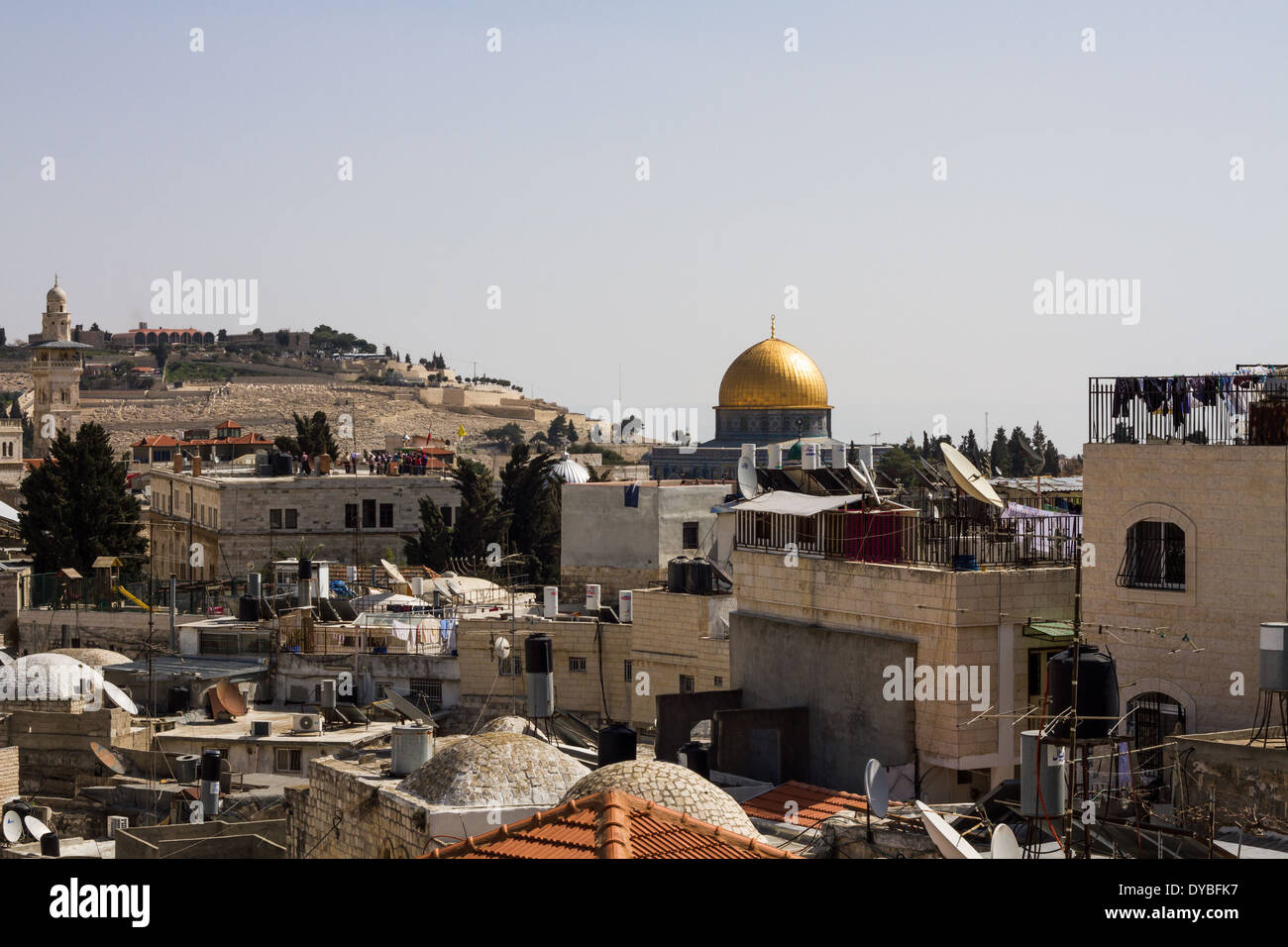 Schönes Foto Felsendom auf dem Hintergrund von den Dächern der Häuser, Jerusalem, Israel Stockfoto