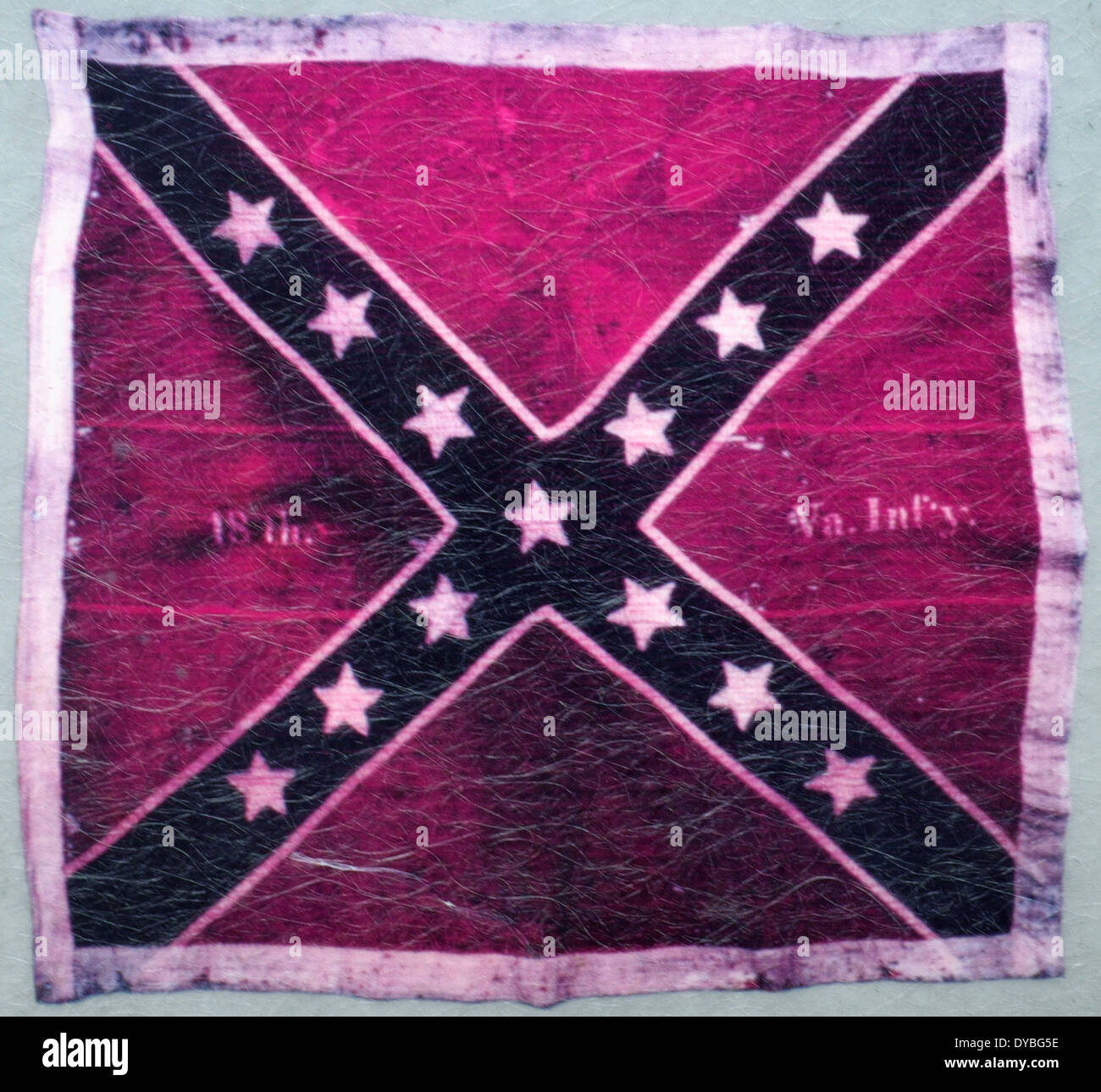 Flagge der 18. Virginia Infanterie in Picketts Charge durchgeführt und von der 59. New York Infanterie, Schlacht von Gettysburg, Juli 1863 erfasst Stockfoto Flagge der 18. Virginia Infanterie in Picketts Charge durchgeführt und von der 59. New York Infanterie, Schlacht von Gettysburg, Juli 1863 erfasst Stockfoto