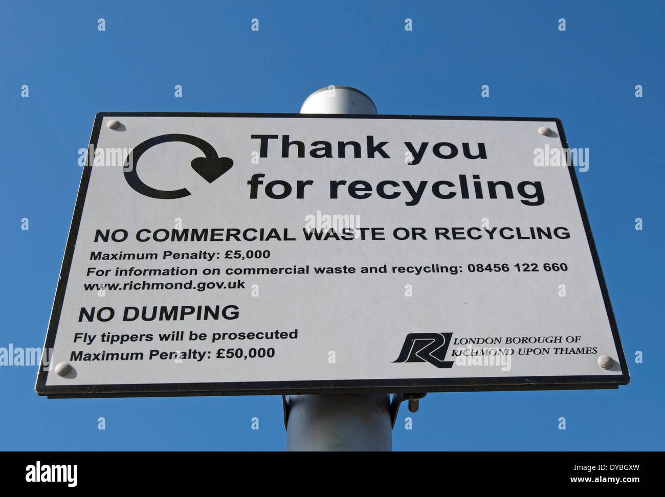 Vielen Dank für das Zeichen im Londoner Stadtteil Richmond upon Thames England, mit Warnungen von Geldstrafen für illegale Entsorgung recycling Stockfoto