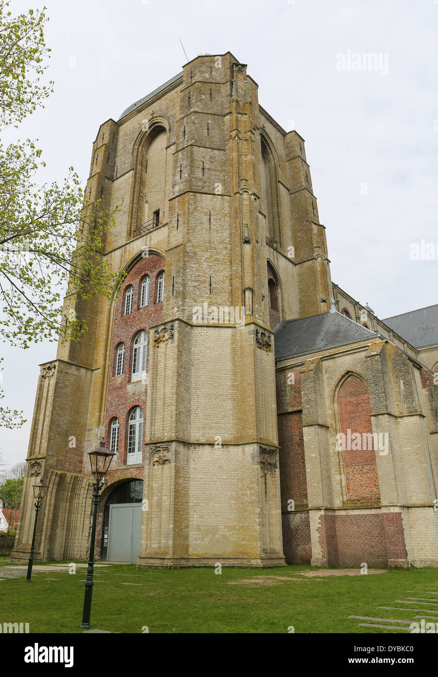 Alte Kirche von der schönen Stadt Veere, in der Nähe von Middelburg, Zeeland, Niederlande. Stockfoto