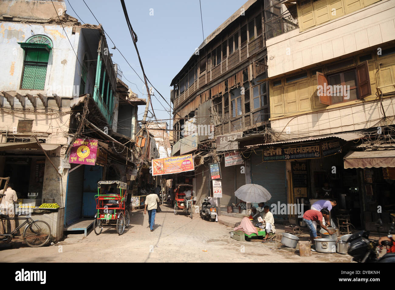Delhi, Indien. 6. April 2014. Ein Backstreet in der Armut betroffenen Old Delhi. Stockfoto
