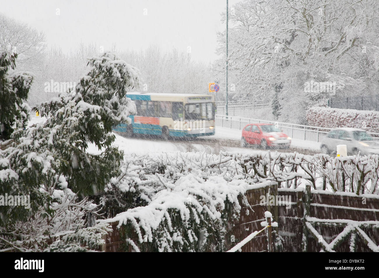 South East England, Januar 2010, Winter Schnee Schneesturm machen Straßen gefährlich, Stockfoto