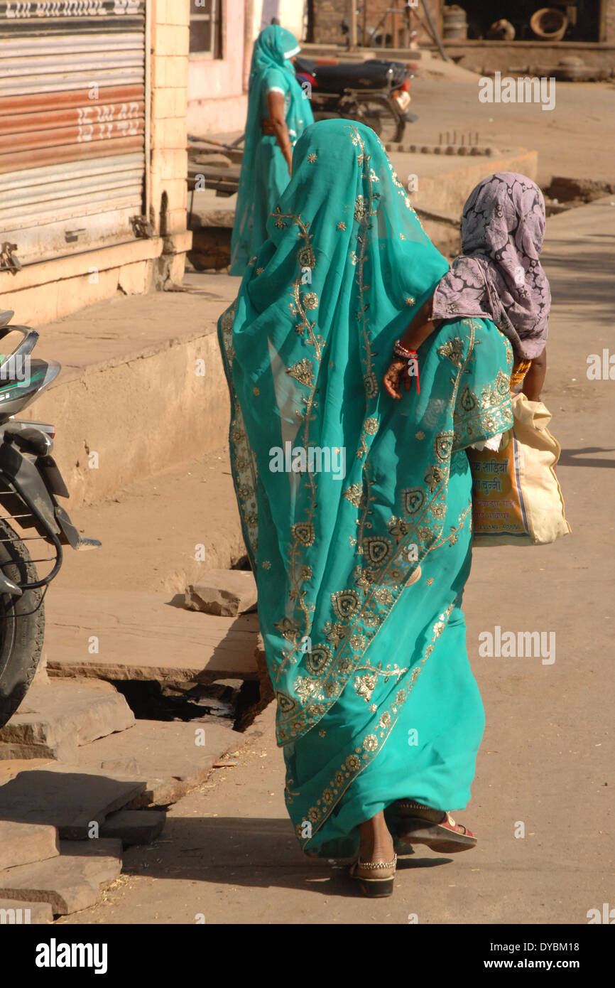 Sawai Madhopur, Indien. 9. April 2014. Eine indische Mutter und Kind, Sawai Madhopur, Indien. Stockfoto