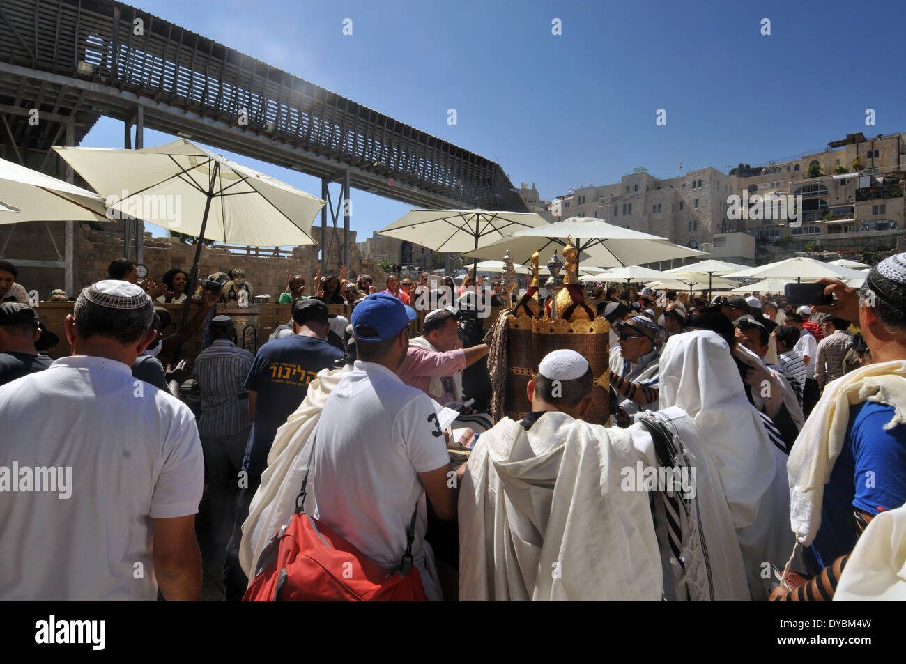 Juden feiern die Bar-Mizwa in die Klagemauer, die Altstadt von Jerusalem, Israel Stockfoto