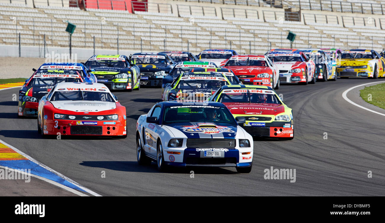 Valencia, Spanien. 13. April 2014. Safety-Car übernimmt das Rennen im Nascar Whelen Euroserie Elit 1 Rennen am Circuit De La Comunitat Valenciana, Cheste, Valencia Credit: Action Plus Sport/Alamy Live News Stockfoto