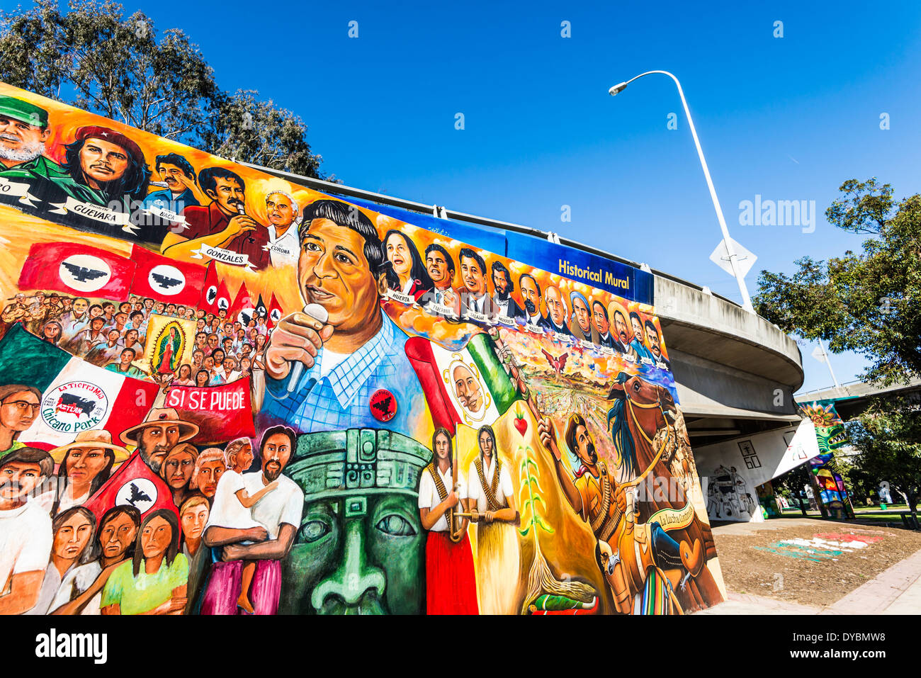 Historische Wandgemälde im Chicano Park. Barrio Logan, San Diego, California, Vereinigte Staaten von Amerika. Stockfoto