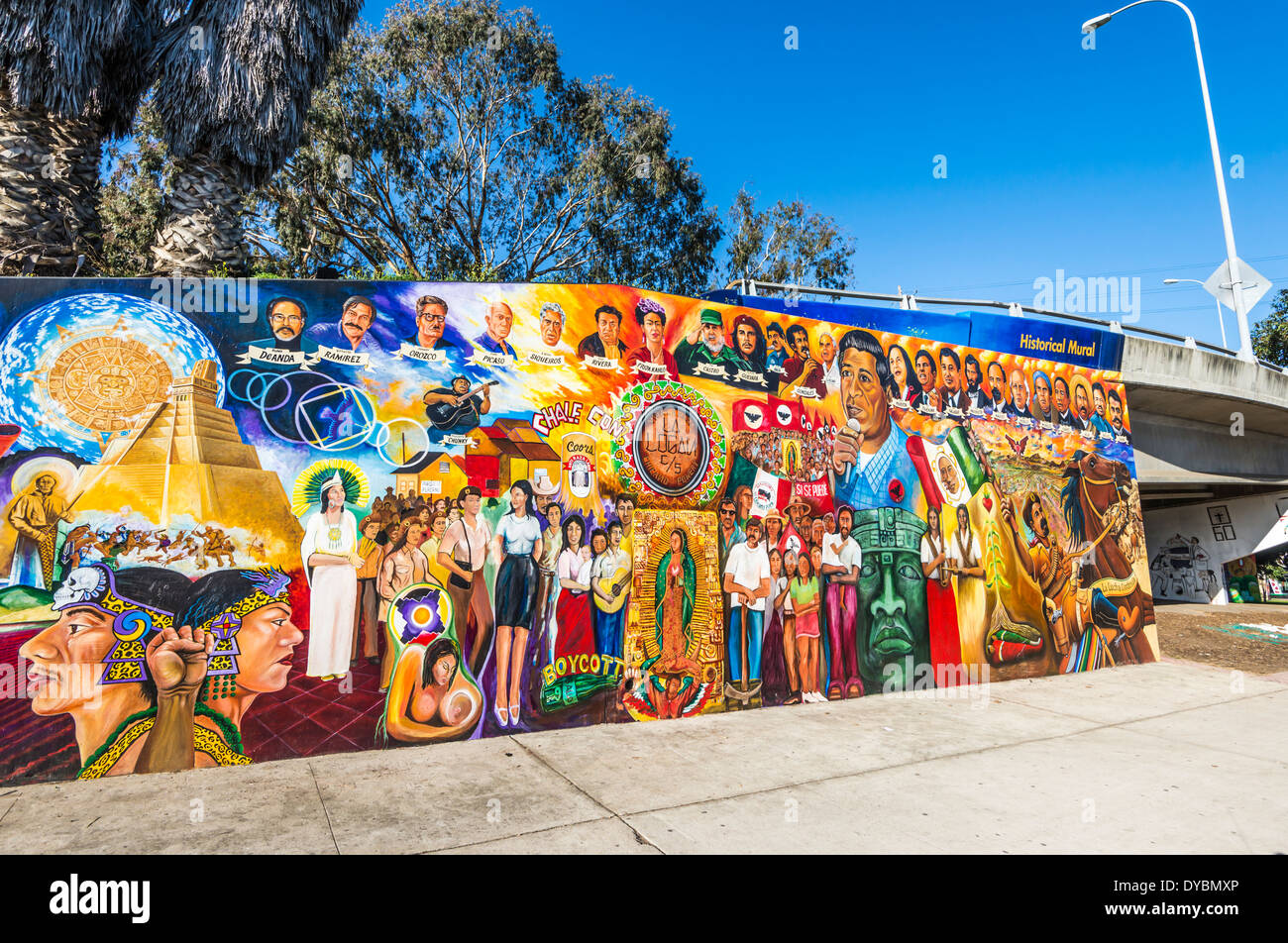 Historische Wandgemälde im Chicano Park. Barrio Logan, San Diego, California, Vereinigte Staaten von Amerika. Stockfoto